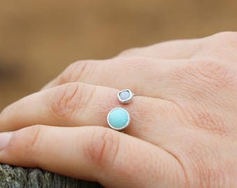 Anillo de plata de ley ligeramente ajustable con ópalo y turquesa Kingman, talla 9