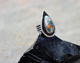 Anillo inspirado en Shadowbox de plata de ley, talla 6.5, con ostra espinosa, cobre y turquesa