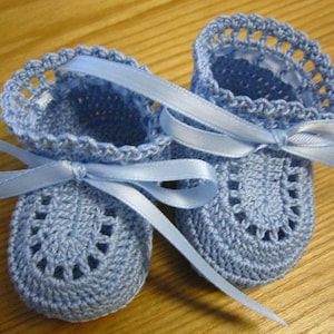 Crochet Blue Baby Booties: Newborn Shower Gift