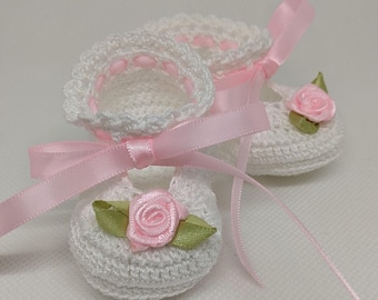 Botines de bebé niña tejidos a mano: Zapatos de cuna para bautizo con diseño de rosas rosas