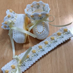 Crochet Baby Booties and Headband: Yellow Tulip Newborn Set