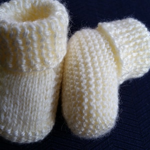Hand Knitted Baby Booties: Cream Unisex Newborn Shoes (0-3 Months)