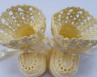 Botitas de bebé de crochet: Zapatos de bautizo de algodón color crema