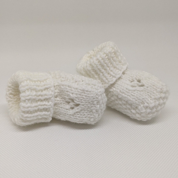 Knitted Baby Booties, Newborn Booties, Baby Girl Boy White Shoes, 0-3 months, Stay On Booties, Baby Shower Gift, Christening Baptism Booties