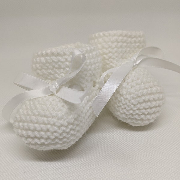 Knitted Baby Booties, Newborn Booties, Baby Girl Boy White Shoes, 0-3 months, Stay On Booties, Baby Shower Gift, Christening Baptism Booties