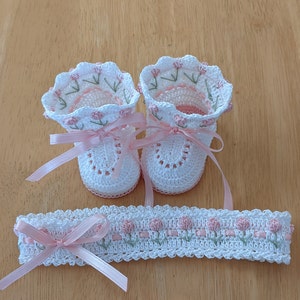 Crochet Baby Booties and Headband: Pink Tulip Newborn Set