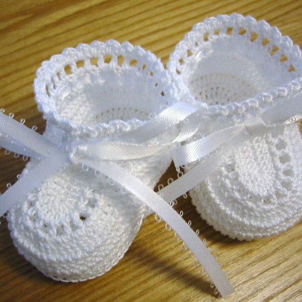 Baby Booties Crochet, White Baby Booties, Christening Baby Shoes, Baby Boy Booties, Newborn Booties, Stay On Booties, Baby Shower Gift
