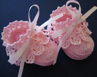 Chaussons pour bébé au crochet : dentelle antique rose, chaussures de baptême pour nouveau-né