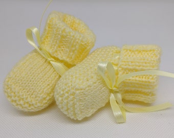 Chaussons bébé en tricot, chaussons nouveau-né, chaussures jaunes bébé fille garçon, chaussons à porter de 0 à 3 mois, cadeau de baby shower, chaussons de baptême