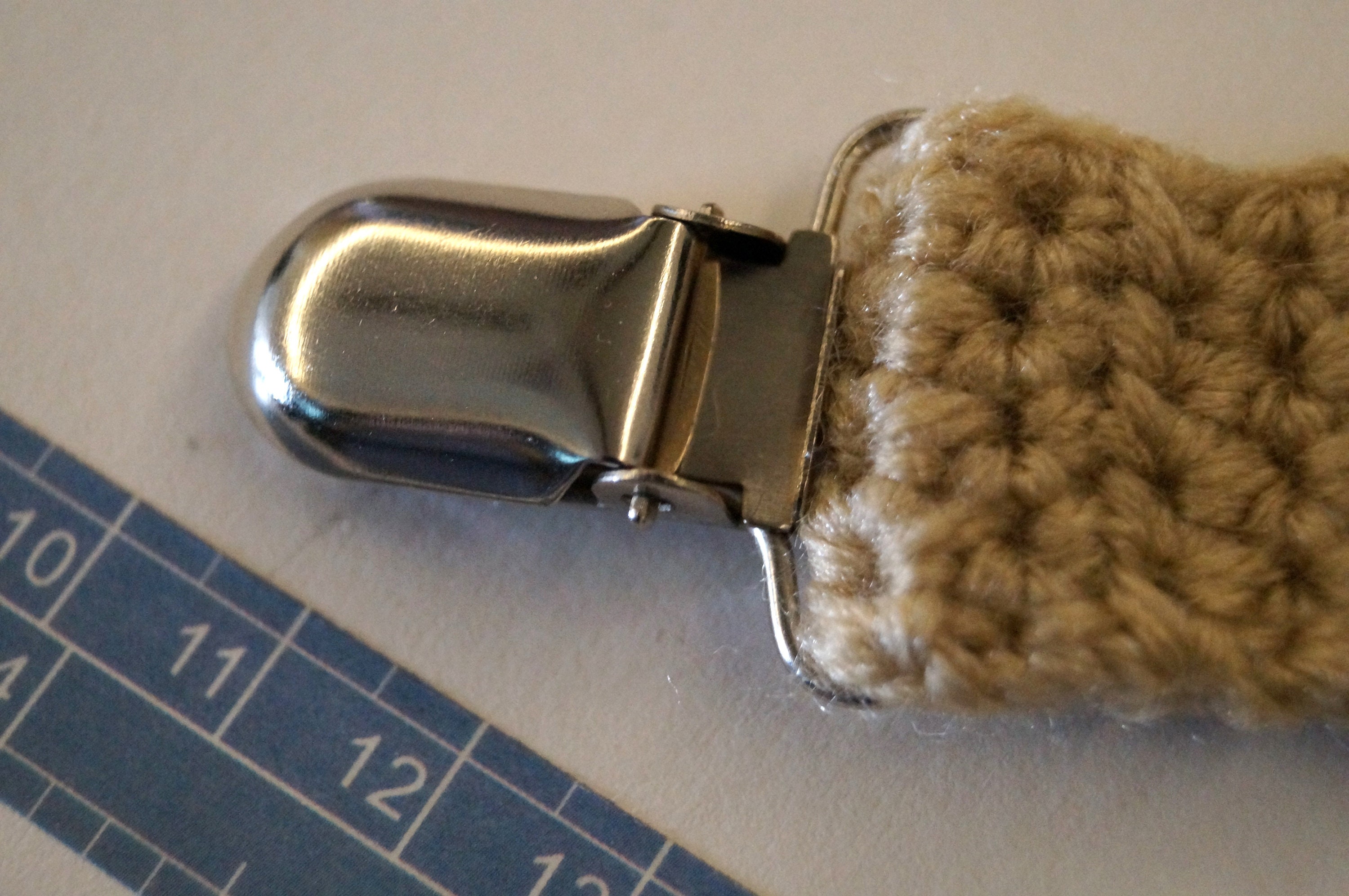 Crochet Alien Facehugger Pacifier Clip [[DIGITAL CROCHET PATTERN]] - Etsy