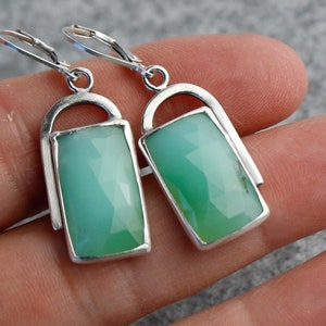 Moda Earrings - Silver and Chrysoprase Stones
