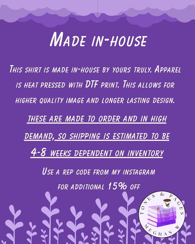 K&ouml;nnte beinhalten: Lila Grafik mit dem Text "MADE IN-HOUSE". Der Text darunter besagt, dass die Kleidung im eigenen Haus mit DTF-Druck f&uuml;r hochwertige Bilder hergestellt wird. Es wird auch erw&auml;hnt, dass die Kleidung auf Bestellung gefertigt wird.