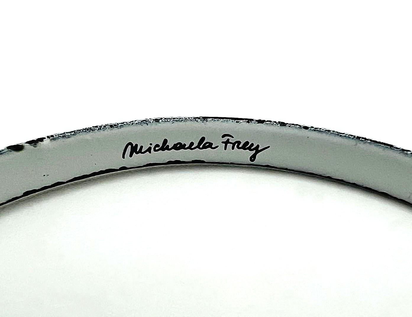 Michaela Freyによるヴィンテージエナメルバングル｜花と蝶のデザイン