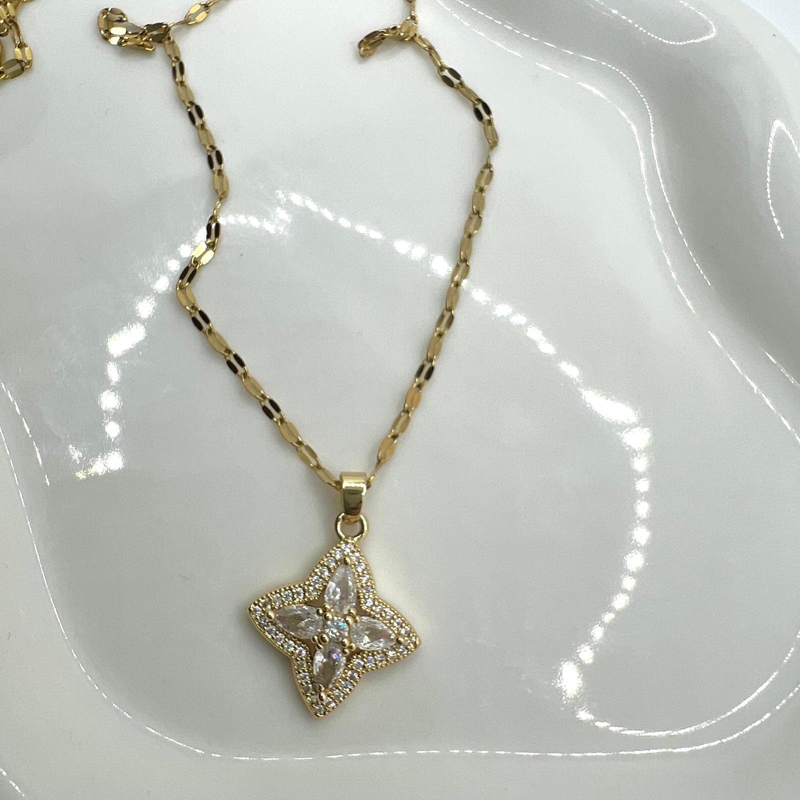 Clover Necklace Pendant With Zircon Stainless Steel 18 Carat