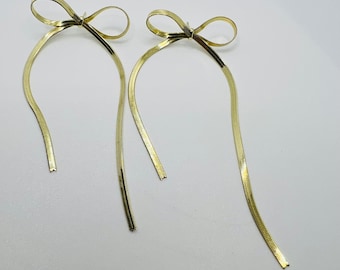 Minimalist Fine Gold Plated Bow Earrings Statement Earrings made of stainless steel