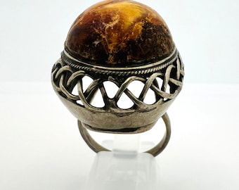 Antique silver ring with natural butterscotch amber – handmade around 1900 | unique piece