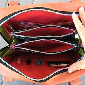 4GIRLSDESIGNS PDF Schnittmuster THE Organizer Cross Body Reisetasche in 2 Größen. 26 Taschen in Large