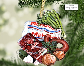 Könnte beinhalten: Ein Weihnachtsbaumschmuck mit einer roten und weißen Dose Bohnen, einer braunen Wurst, einem Bund grünem Sellerie, einer weißen Zwiebel und einer Tüte Reis. Die Reistüte trägt den Text "EXTRA LONG GRAIN ENRICHED RICE" und "Net Wt. 1 lb (16 oz. 454g)". Die Bohnendose trägt den Text "Camellia" und "RED KIDNEYS". Der Schmuck ist doppelseitig und flach, nicht 3D.