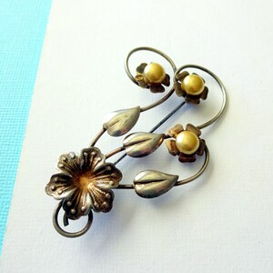 Vintage 1940&#39;s Sterling Silver and Pearl Flower Brooch