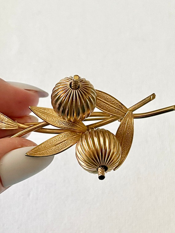 Vintage 1940’s CORO Floral Goldtone Floral Brooch - image 8