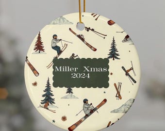 Décoration de Noël personnalisée en céramique avec nom de famille de ski