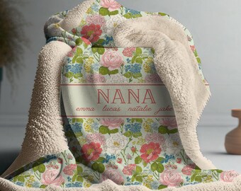 Manta de sherpa floral personalizada para abuela o mamá, con nombres de niños, estilo cabaña inglesa, manta acogedora personalizada, regalo para ella o familia.