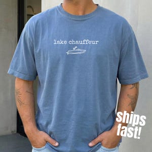 Sjöchaufför-tröja, båtpappa-tröja, wake surf-pappa-tröja, sjöliv-t-shirt, vattenskidåkare-båtförare-present, rolig sjöpappa-tröja