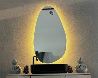 Espejo de baño asimétrico con luz LED - Espejo de baño iluminado personalizado