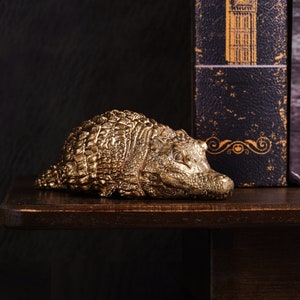 Solid Bronze Robust Crocodile Statue, Metal Craft Crocodile Artwork, Copper Animal Decor, Handmade Tabletop Display, Mini Animal Art Figure