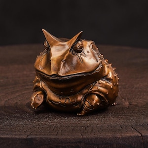 Horned Frog Bronze Figurine, Handcrafted Toad Sculpture, Realistic Animal Statue, Collectible Amphibian Decor, Unique Gift for Frog Lovers