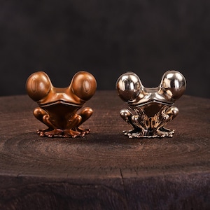 Bronze Red-Eyed Tree Frog Figurine, Handcrafted Realistic Leaf Frog Miniature Statue, Nature-Inspired Animal Decor, Unique Frog Lovers Gift