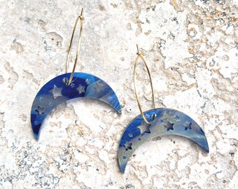 Cerceaux de lune étoilés . Boucles d’oreilles cerceau . Acrylique découpé au laser. Céleste. Cerceaux d’oreille . Cadeau pour elle. Lune & Étoiles . Boucles d’oreilles Statement