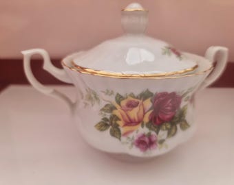 Cukiernica porcelanowa vintage z pokrywką, Chodzież, Polska