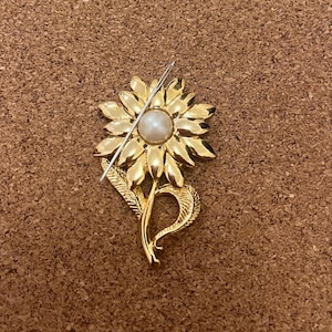 Flower needleminder