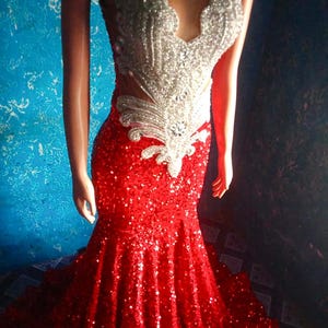 Stunning red sequins mermaid prom dress with beaded bodice and dramatic train, Elegant formal evening gown for special occasions