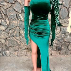 Stunning velvet green mermaid with gloves prom dress , Elegant formal evening gown for special occasions, Green prom gown, green party dress