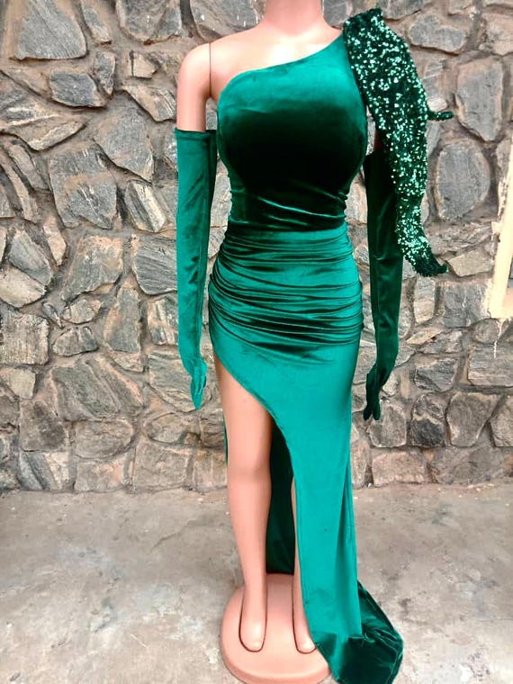 Stunning velvet green mermaid with gloves prom dress , Elegant formal evening gown for special occasions, green prom gown, green party dress Stunning velvet green mermaid with gloves prom dress , Elegant formal evening gown for special occasions, green prom gown, green party dress