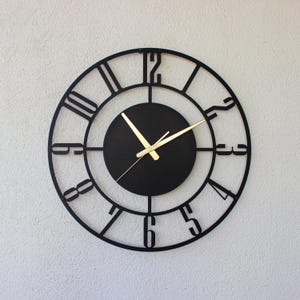 Grote metalen wandklok, moderne stille zwarte klok, Latijnse cijfers, art-deco-huisdecoratie