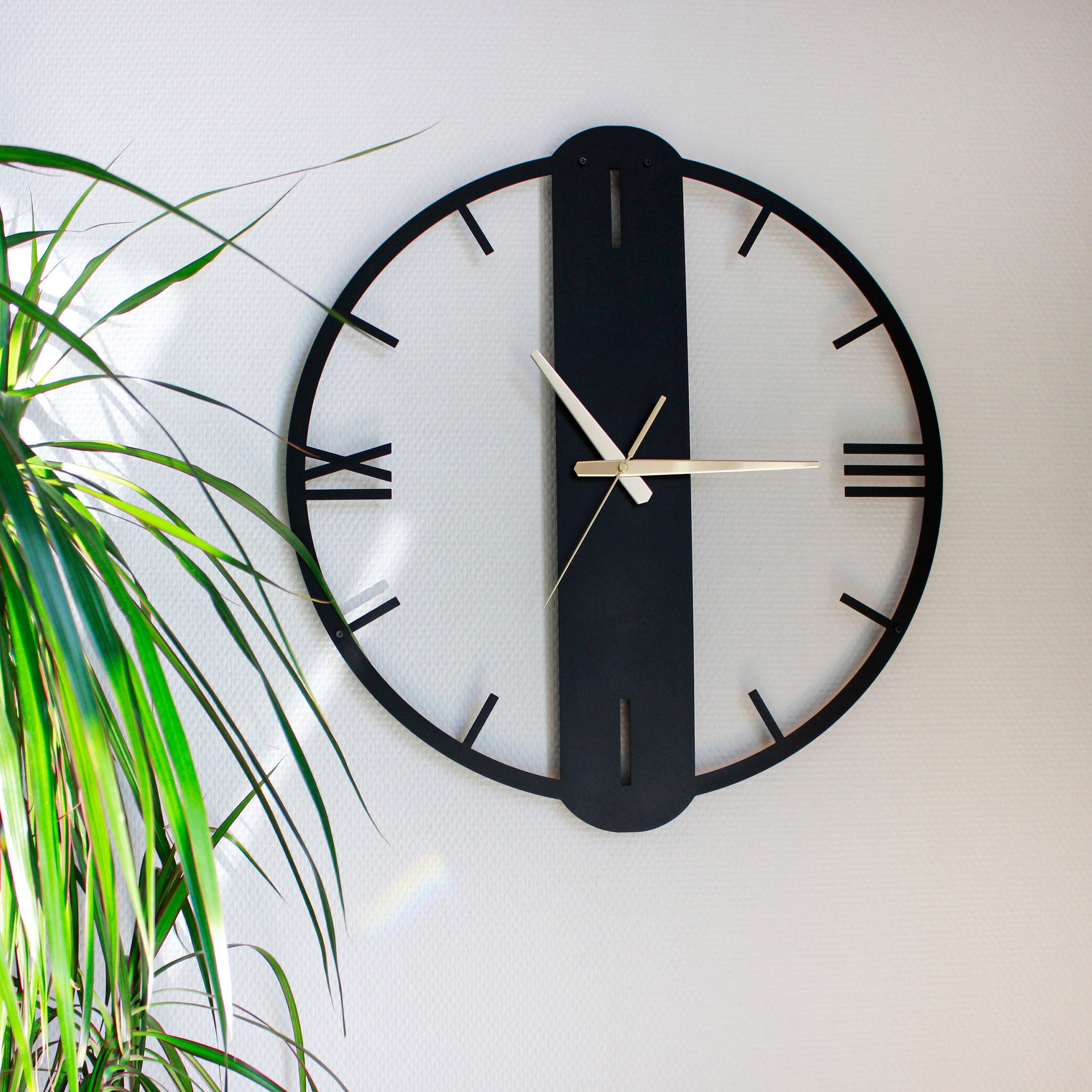 Black Metal Wall Clock: Modern Silent Home Decor