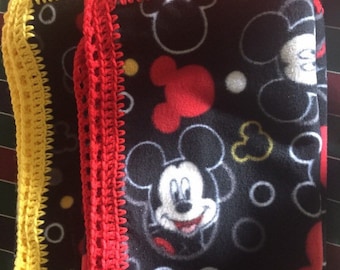 Couverture Mickey Mouse polaire avec bords en crochet: nouveau-né, enfant, tout-petit, bébé