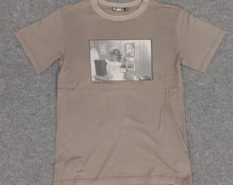 Camiseta gráfica Freshjive Mad Dog Chronicles