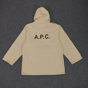 A.P.C. Jas met capuchon met aangepast logo Japans merk