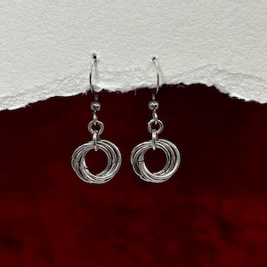 Kolczyki Eternal Loop Chainmaille – Kolekcja klasyczna – Kolczuga ze stali nierdzewnej – Ręcznie robiona biżuteria z kolczugą