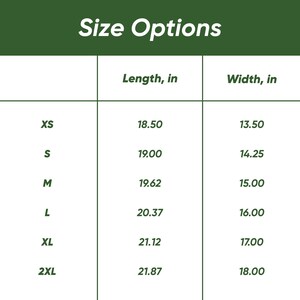 K&ouml;nnte beinhalten: Eine Gr&ouml;&szlig;entabelle f&uuml;r Kleidung, die L&auml;nge und Breite in Zoll anzeigt. Die Gr&ouml;&szlig;en reichen von XS bis 2XL, mit entsprechenden Ma&szlig;en. Der Text "Size Options" befindet sich oben im Bild.