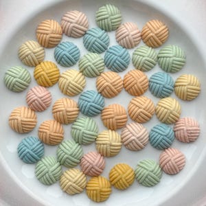 Multicolor Yarn Ball Chicken Pet Treat 1 oz