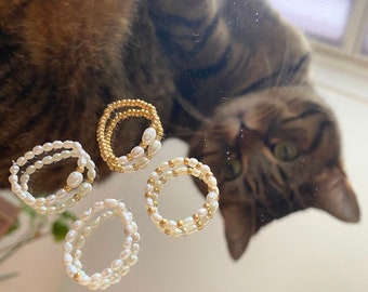Elastischer Ring aus Süßwasserperlen & vergoldeten Perlen – Handgemachter Schmuck, Verschiedene Varianten