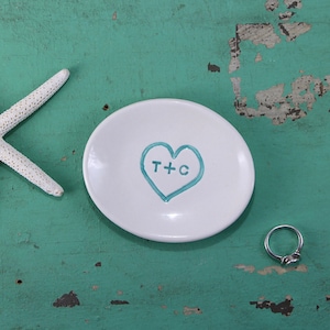 Handmade Engagement Ring Dish with Heart, Personalized Oval Ceramic Dish with Heart and Initials, Custom Engagement Ring Dish with Initials