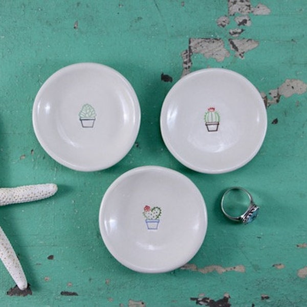 Handmade Succulent Ring Dish Jewelry Dish Soap Dish with Cactus Plant Design Trinket Dish Mini Plants