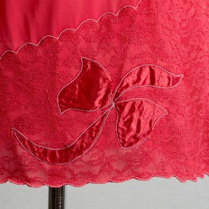 Vintage 1950s Really Red Half Slip Bow Applique Lace Pin-up S