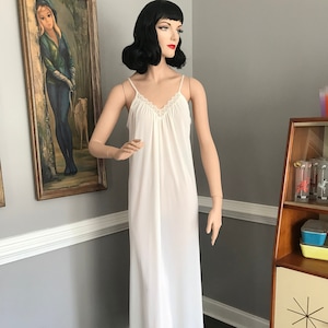Vintage 1970s White Nightgown Full Length Nylon Nightie M/L
